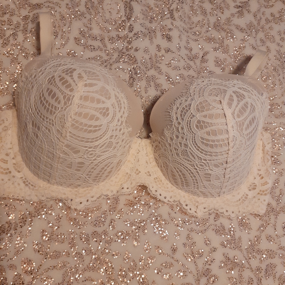36 DDD Victoria's secret bra